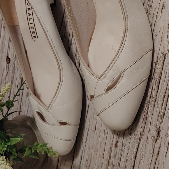 NATURALIZER Kitten heels white shoes women's teen girls - Picture 3 of 12